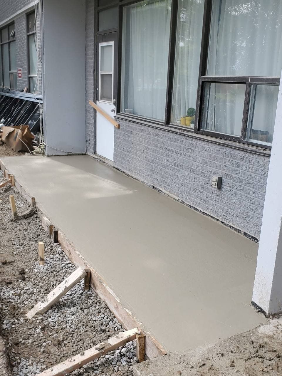 255 North Service Road Restoration